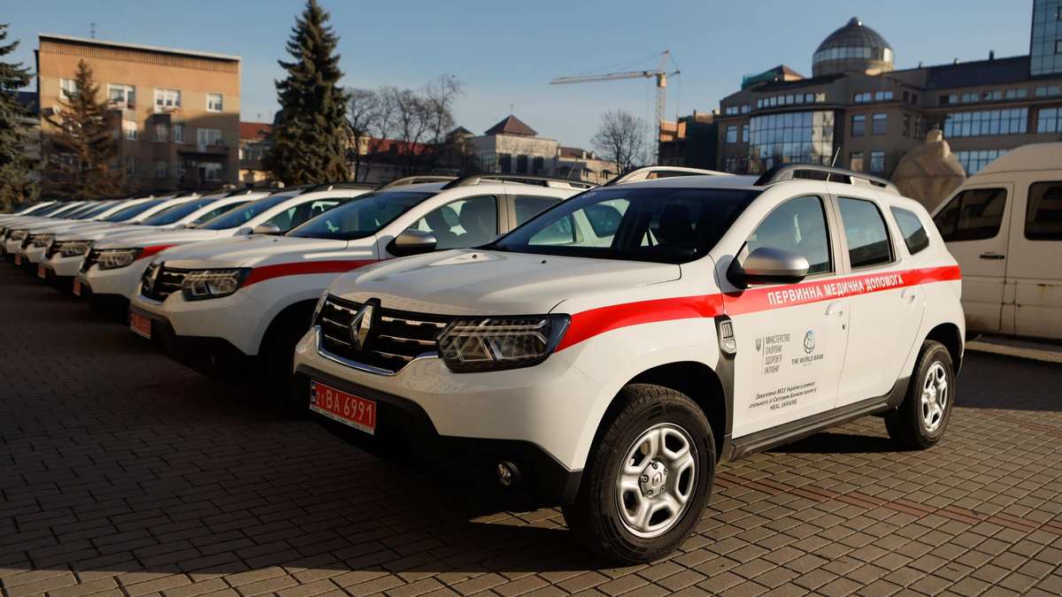 Нові автомобілі передали для 14 закладів "первинки" на Прикарпатті