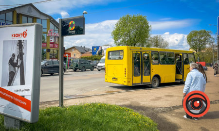 Ще одне табло за 98 тис грн хочуть купити для найбільшої зупинки в Коломиї