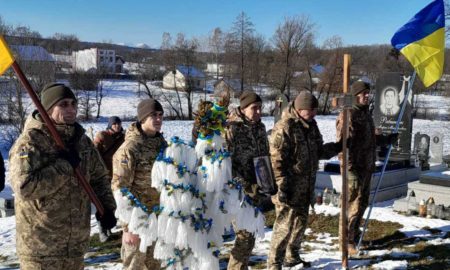 Назавжди 30: у Коршівській громаді на вічний спочинок провели воїна Романа Плещука