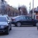 Із візком - на проїжджу: тротуарна вул. Бандери перетворили на автопаркінг