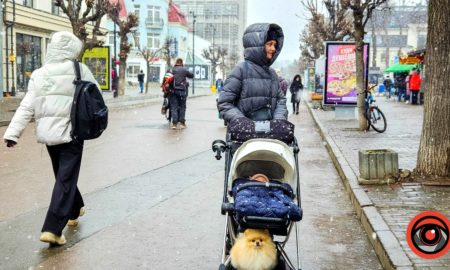 Коломия під сніжними пелюстками: фоторепортаж з вулиць міста