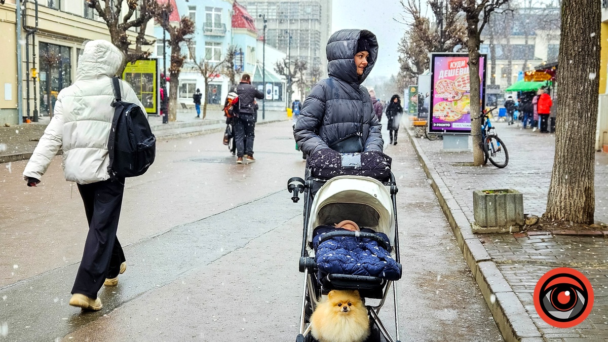 Коломия під сніжними пелюстками: фоторепортаж з вулиць міста