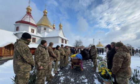 В Печеніжинській громаді попрощалися з Героєм Богданом Рощинським