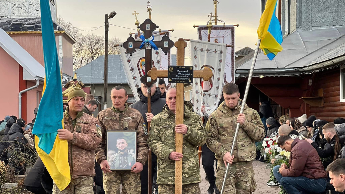 Отинійська громада попрощалась з полеглим Героєм Володимиром Крицьким