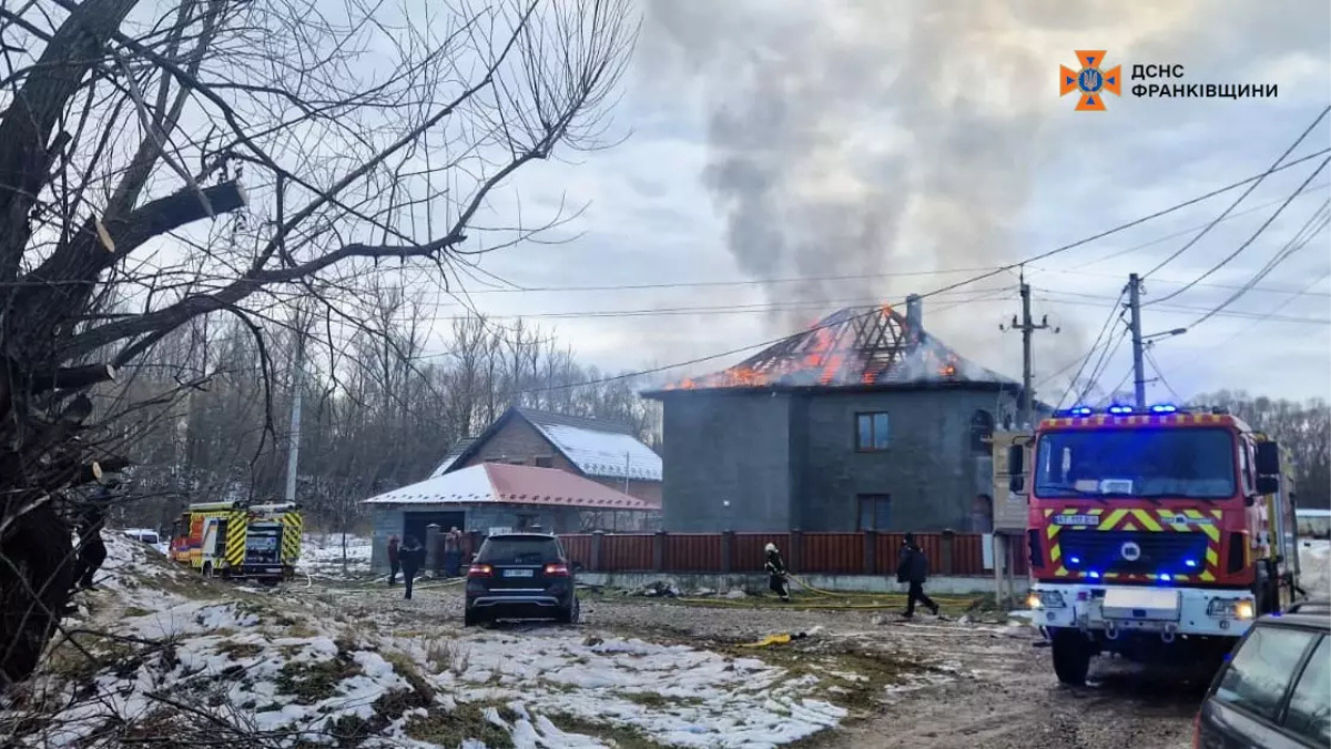 В Надвірній палав двоповерховий житловий будинок