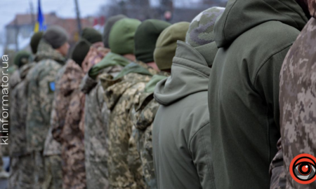 У Коломиї чоловікам, які вступають на службу, виплачують по 30 000 грн