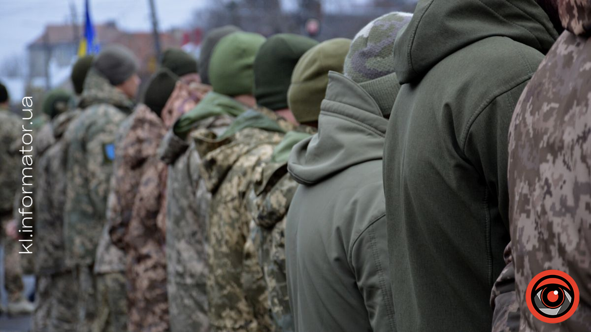 У Коломиї чоловікам, які вступають на службу, виплачують по 30 000 грн