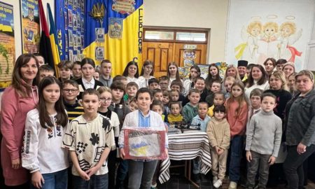 У селі на Коломийщині гроші з коляди учні передали на дрони