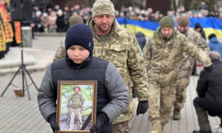 Отинійська громада зустріла полеглого воїна Володимира Гараздюка