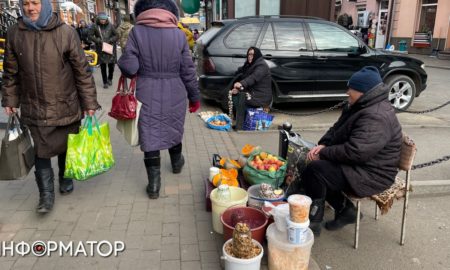 Базар біля базару: як вул. Ринок у Коломиї стала місцем торгівлі просто неба