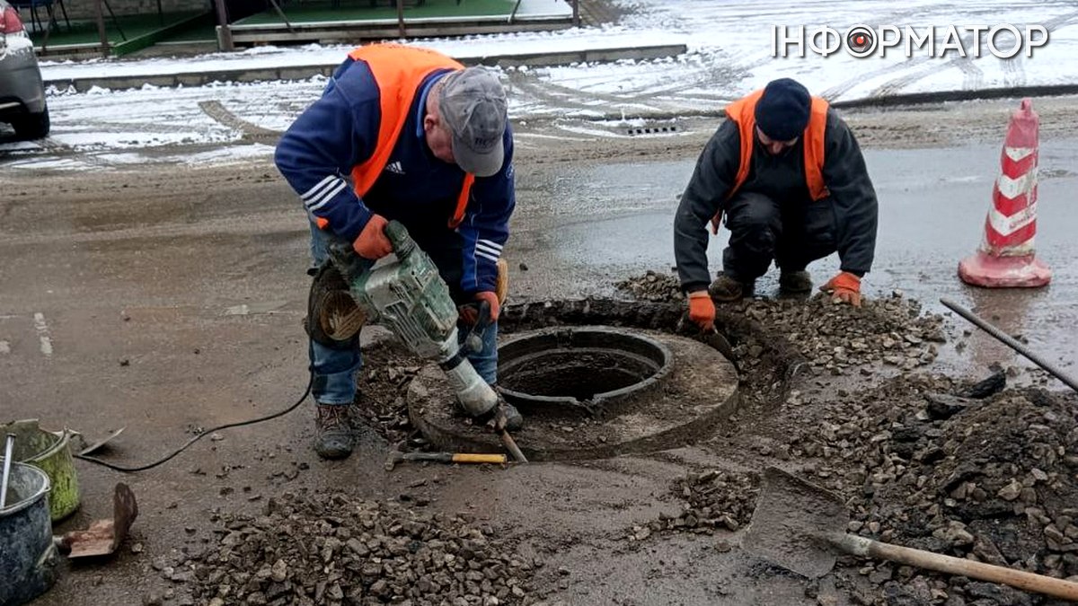 Комунальники замінили люк, що став предметом обговорень