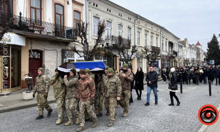 Коломия попрощалася із Героєм Русланом Возним