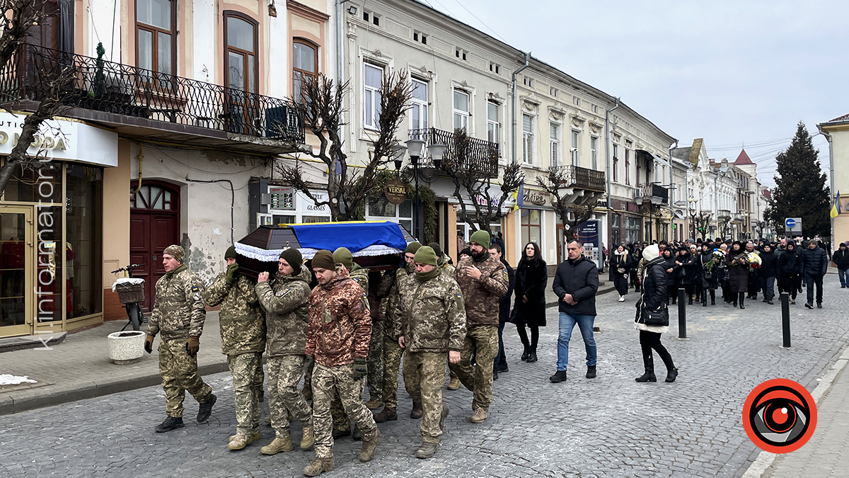 Коломия попрощалася із Героєм Русланом Возним