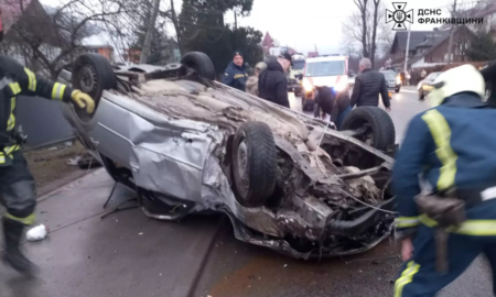 Смертельне ДТП: у Яремче легковик врізався в електроопору