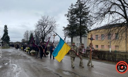 Сильно любив Україну: на Коломийщині попрощалися із Героєм Романом Костюком