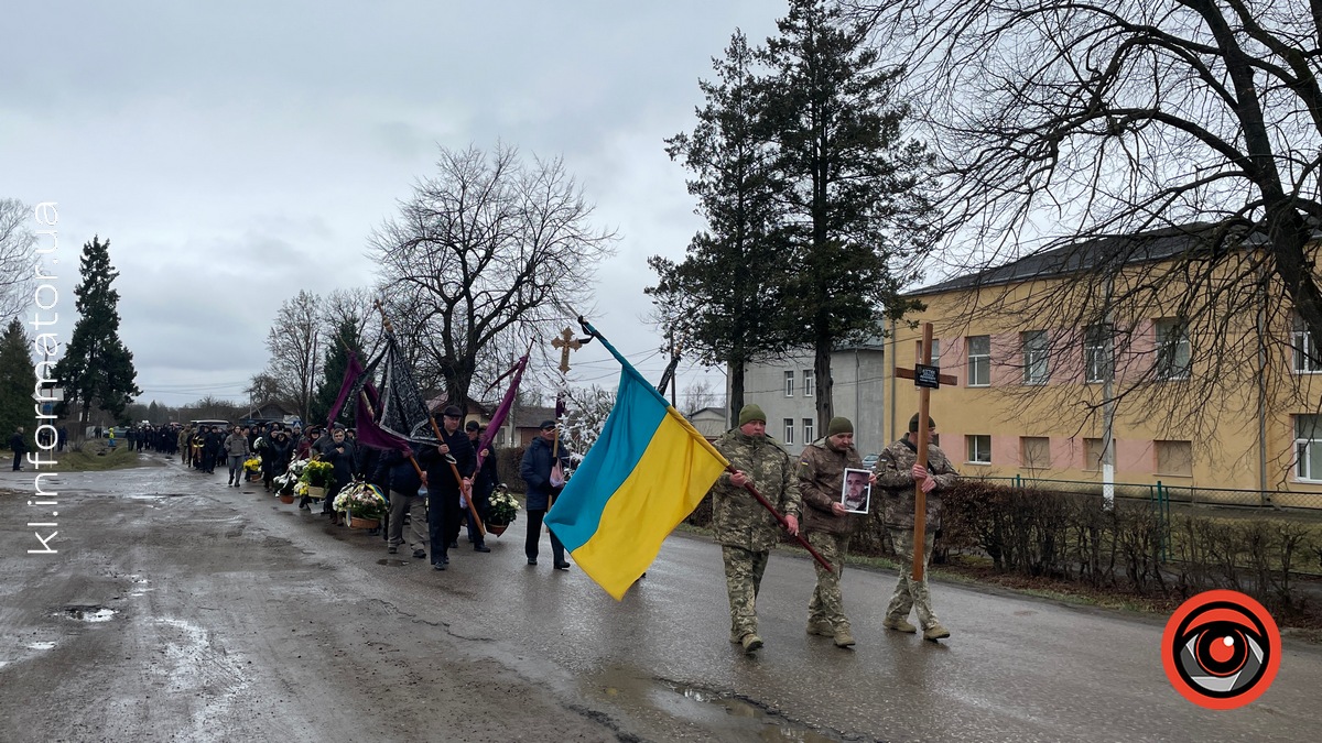 Сильно любив Україну: на Коломийщині попрощалися із Героєм Романом Костюком