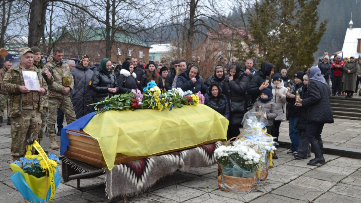 Верховинщина "на щиті" зустріла полеглого Героя Михайла Пататюка