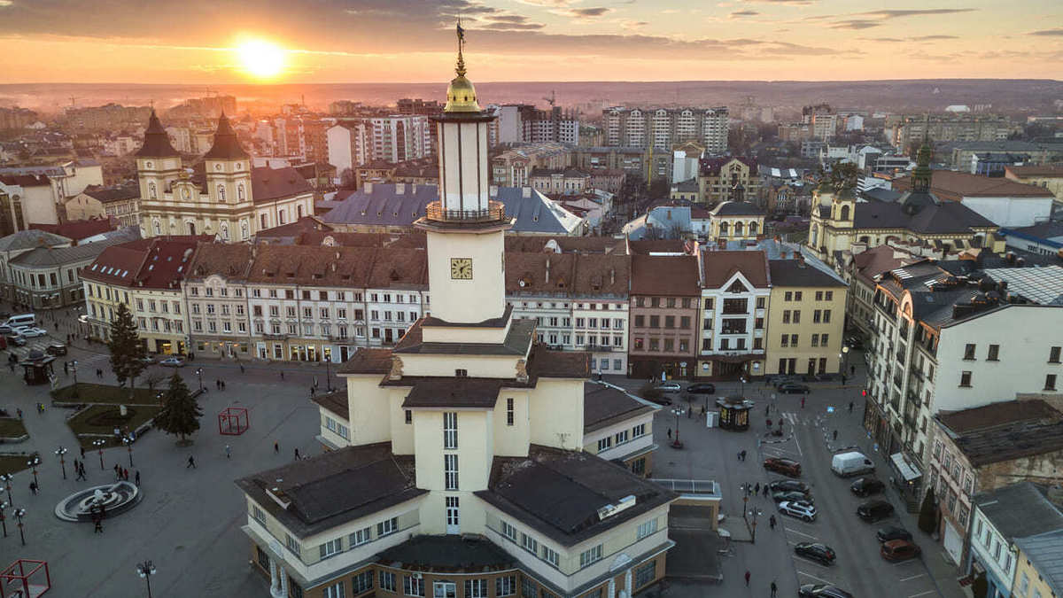 У Івано-Франківську пролунали вибухи. Є постраждалі